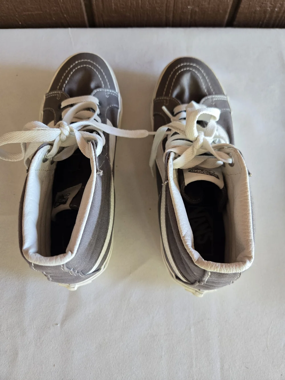 Classic Vans High-Top Skateboarding Sneaker in Gray and White M5.5, W7